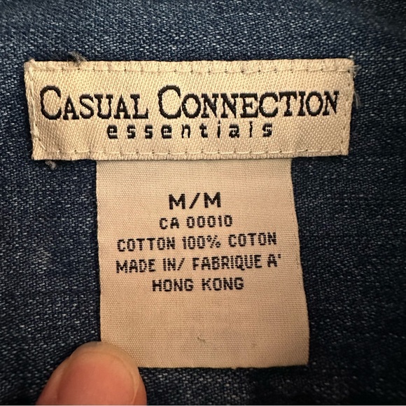 Casual Connection Women’s Denim Button Up Long Sleeves Shirt Medium - Picture 5 of 9